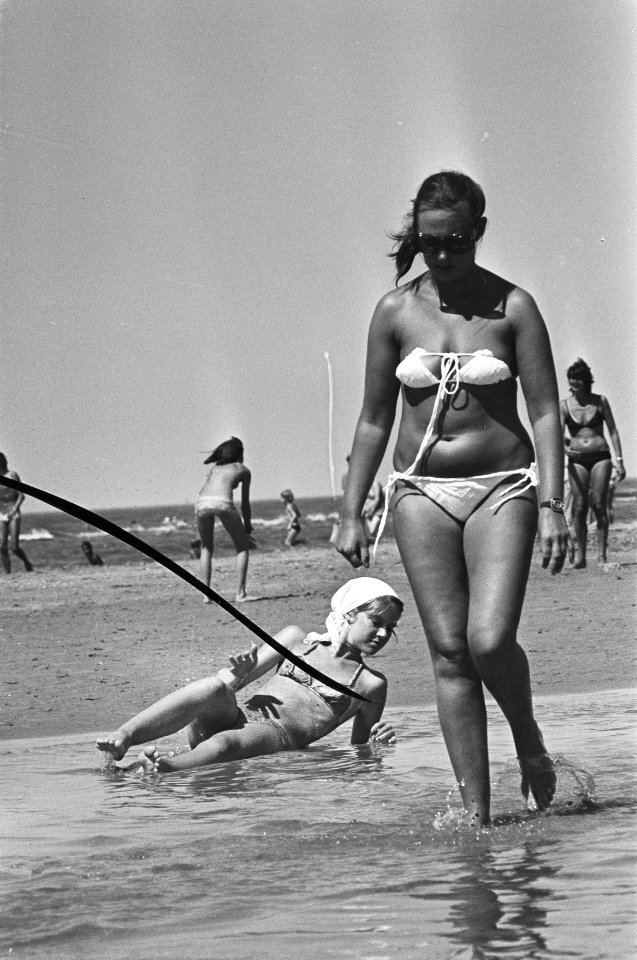 Hittegolf, mensen op het strand, Bestanddeelnr 928-6704