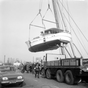 Hiswacaravelle 1964 jacht van f. 600.000,-- een reportage van het transport van, Bestanddeelnr 916-1600