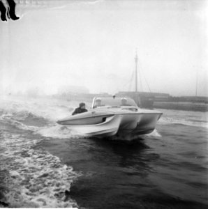 Hiswa schepen demonstratie op de Amstel, een Amerikaanse speedboot gemaakt van p, Bestanddeelnr 916-1651