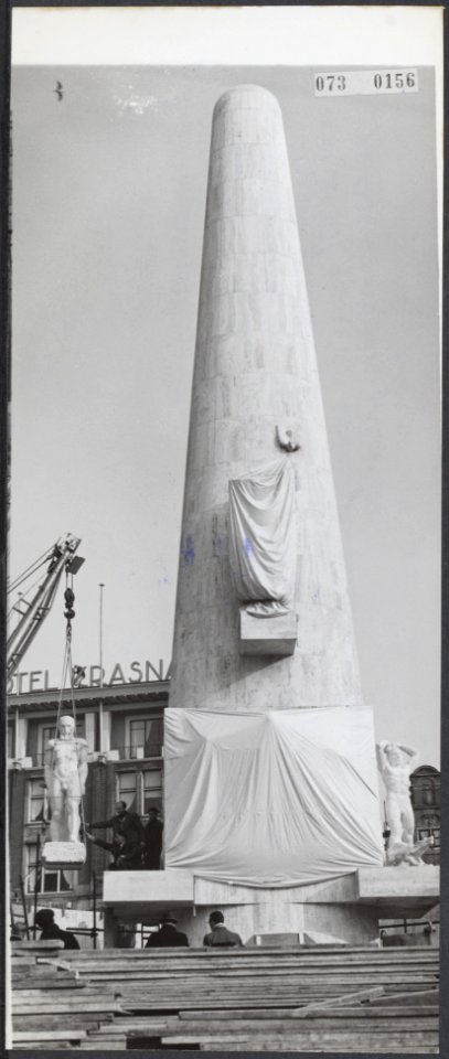 Het nationaal monument op de Dam dat in aanbouw is, Bestanddeelnr 073-0156