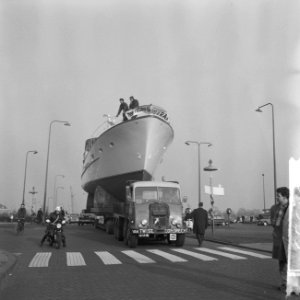 Hiswacaravelle 1964 jacht van f. 600.000,-- een reportage van het transport van, Bestanddeelnr 916-1595