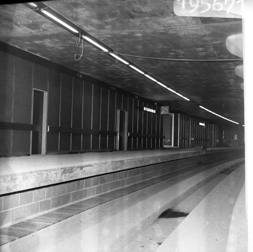 Het nieuwe perron van het metrostation, Bestanddeelnr 919-5671