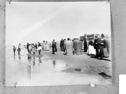 Historisch leven, strandleven mensen in badpakken, Bestanddeelnr 916-1350