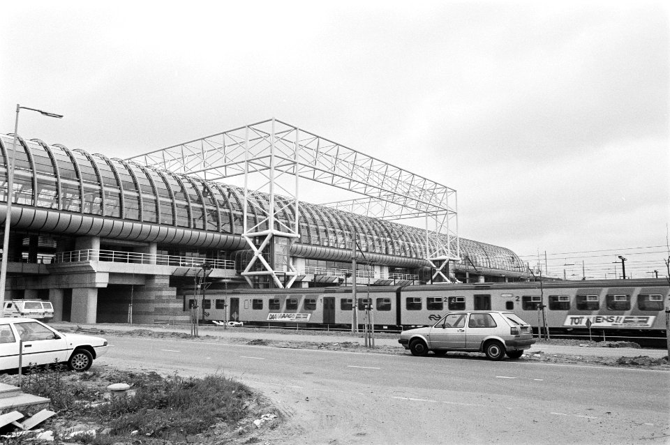 Het nieuwe station Amsterdam Sloterdijk bijna gereed voor ingebruikname per 1 ju, Bestanddeelnr 933-6683