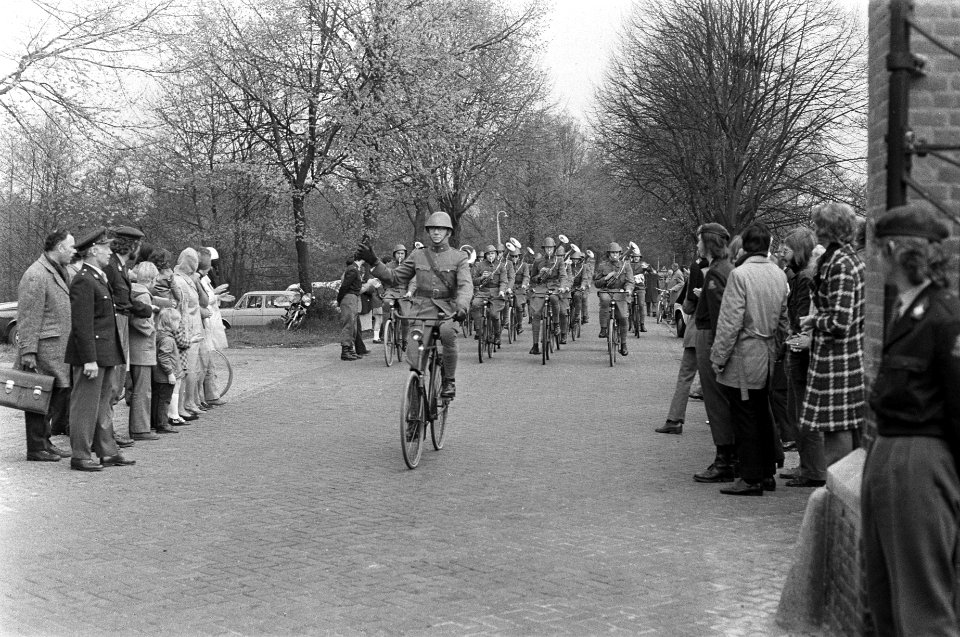 Het muziekkorps (op de fiets) van het bataljon wielrijders, Bestanddeelnr 925-5490