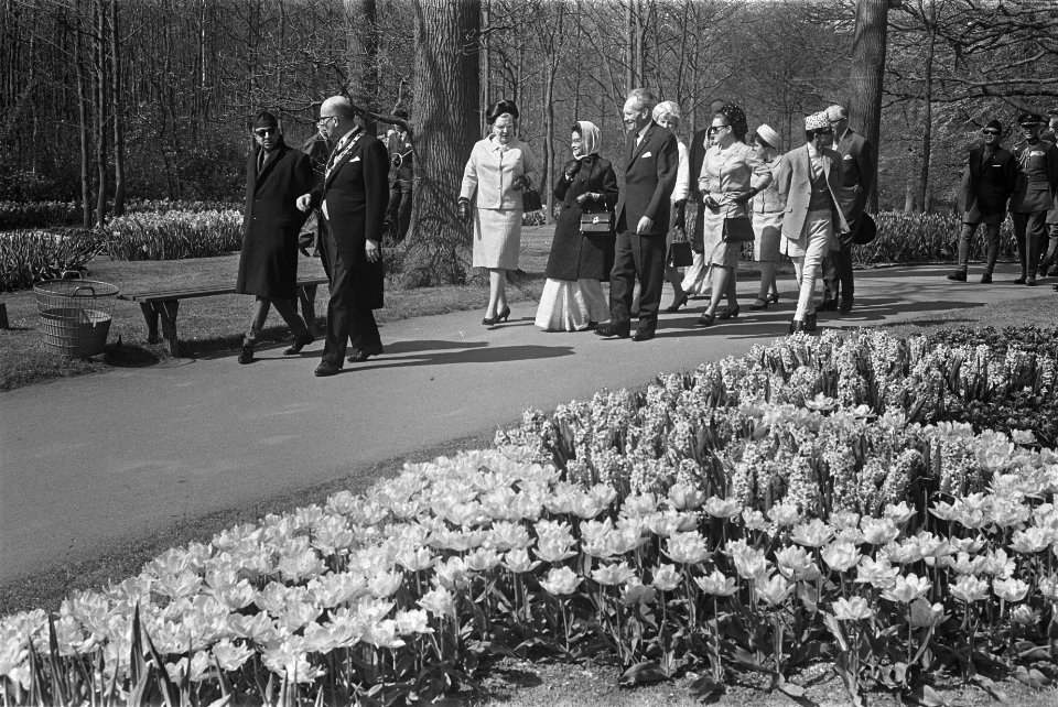 Het Nepalese koningspaar, koning Mahendra en koningin Ratna, op staatsbezoek in , Bestanddeelnr 920-2709