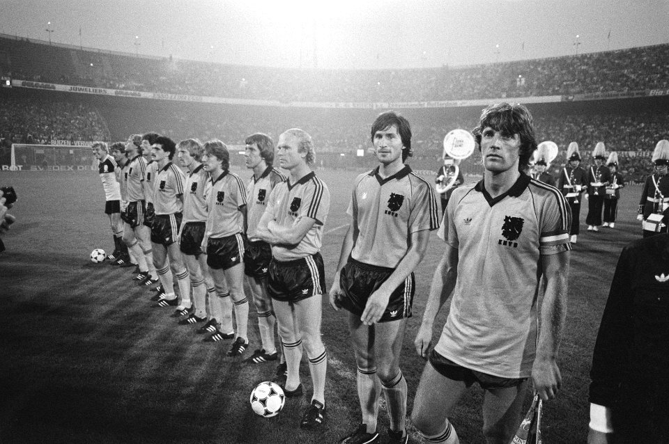 Het Nederlands elftal voor de wedstrijd Nederland-Ierland tijdens de voorronde v, Bestanddeelnr 931-6683