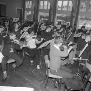 Het Noord Nederlands Jeugdorkest repeteert in Hotel Homan te Hoogeveen, Bestanddeelnr 914-7215