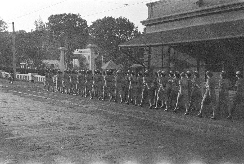 Het Vrouwenkorps KNIL VK-KNIL marcheert, Bestanddeelnr 18-1-2