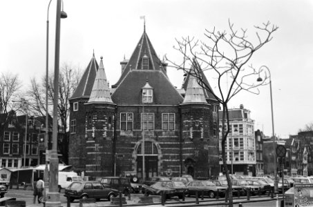 Het Waaggebouw op de Amsterdamse Nieuwmarkt dat in 1987 leeg komt te staan, Bestanddeelnr 933-5741 photo