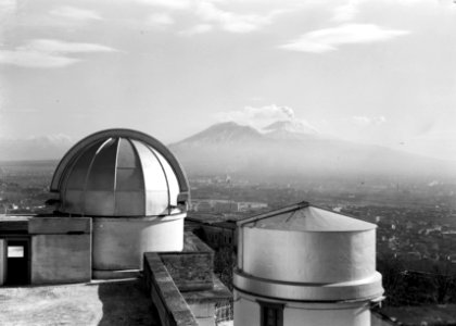 Het Observatorium met op de achtergrond de Vesuvius, Bestanddeelnr 191-1387