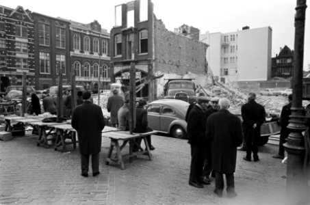 Het Waterlooplein handel en afbraak huizen, Bestanddeelnr 921-1855