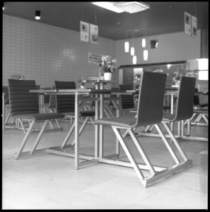 Het nieuwe zelfbedieningsrestaurant van de HEMA 1966 3