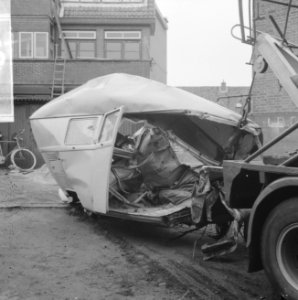 Het wrak van de volkswagenbus, Bestanddeelnr 918-4396