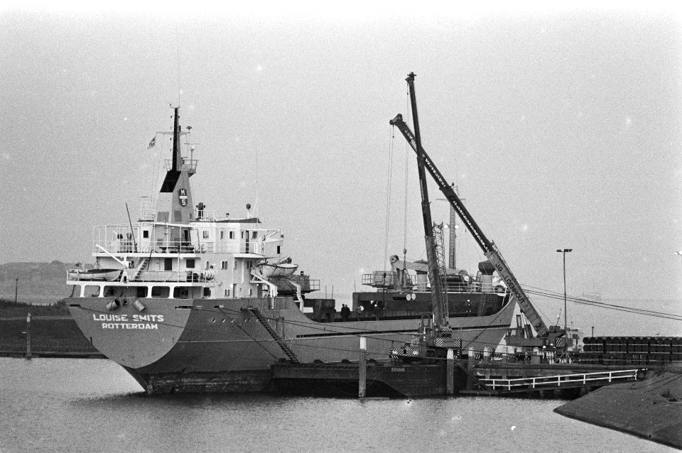 Het vrachtschip dat het radioactieve afval vervoert naar de Atlantische Oceaan, Bestanddeelnr 931-6581