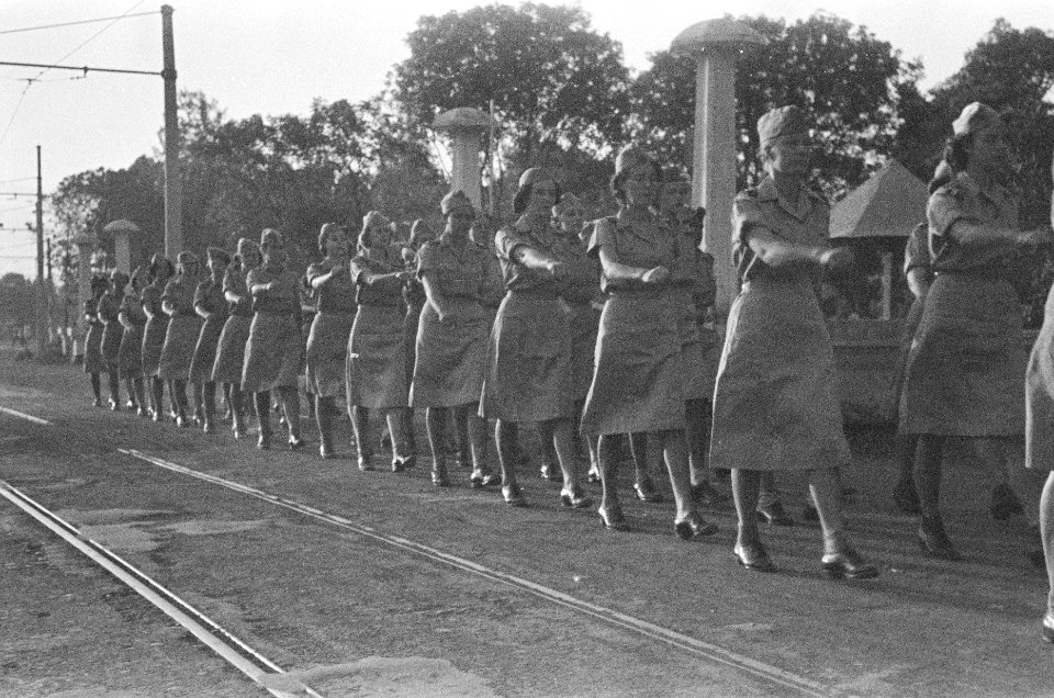 Het Vrouwenkorps KNIL VK-KNIL marcheert, Bestanddeelnr 18-1-4