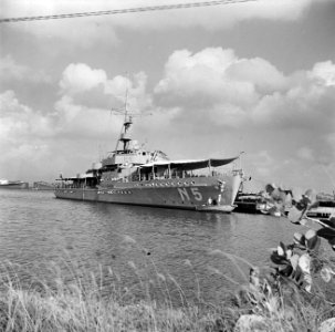 Het Nederlandse fregat Hr.Ms. Van Speijk in de haven van Caracas in Venezuela, Bestanddeelnr 252-8494