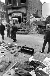 Het Waterlooplein handel en afbraak huizen, Bestanddeelnr 921-1857
