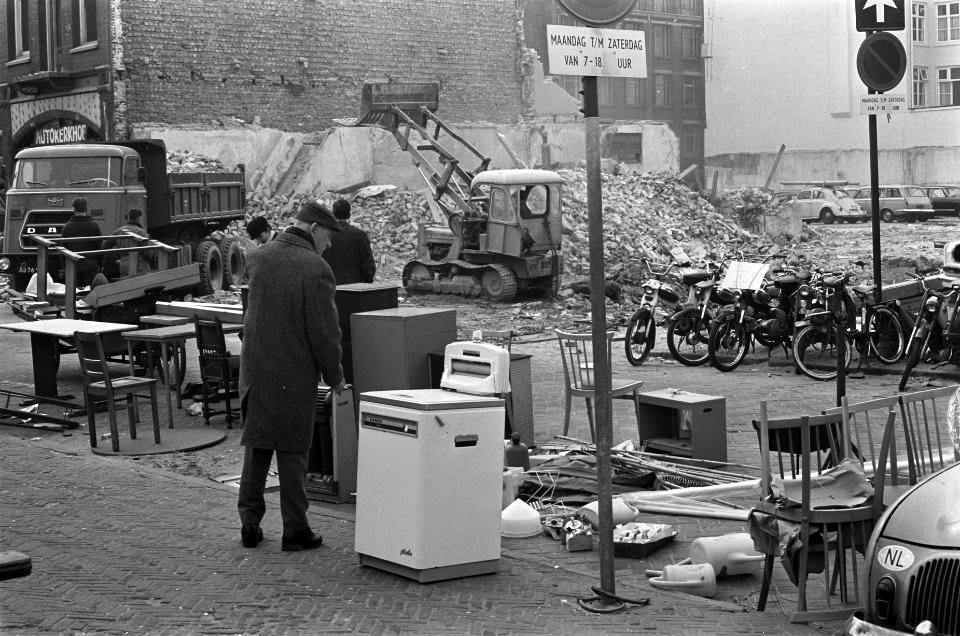 Het Waterlooplein handel en afbraak huizen, Bestanddeelnr 921-1854