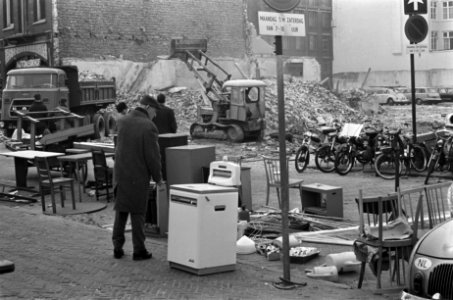 Het Waterlooplein handel en afbraak huizen, Bestanddeelnr 921-1854