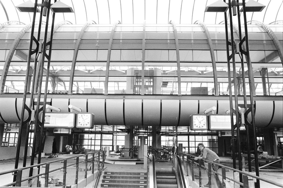 Het nieuwe station Amsterdam Sloterdijk bijna gereed voor ingebruikname per 1 ju, Bestanddeelnr 933-6682