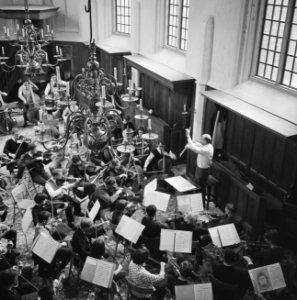 Het Nederlands Studenten Orkest zal drie weken repeteren in de bekende Ruïne ker, Bestanddeelnr 915-9106