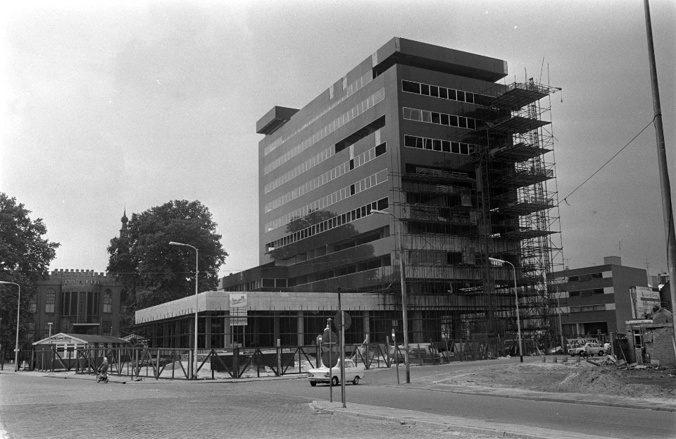 Het nieuw stadhuis van Tilburg, naar ontwerp van het Rotterdamse architectenbure, Bestanddeelnr 923-6342