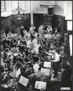 Het Nederlands Studenten Orkest zal drie weken repeteren in de bekende Ruïne ker, Bestanddeelnr 093-0118