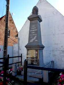Heuringhem (Pas-de-Calais, Fr) monument aux morts