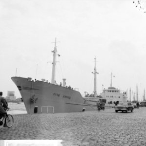 Het Ms. Dita Smits afgemeerd aan de Parkhaven te Rotterdam, Bestanddeelnr 918-0403