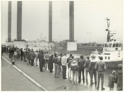 Het werkeiland Sea Fox in de Noordersluis. NL-HlmNHA 54015681