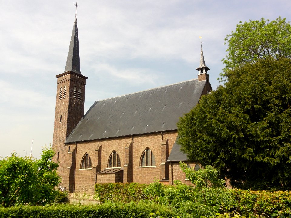 Heteren (Overbetuwe) RK kerk (gemeentemonument) zijkant