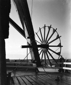 Het werk in de molen De Gooyer aan de Funenkade te Amsterdam. Het kruirad, de st, Bestanddeelnr 901-4341