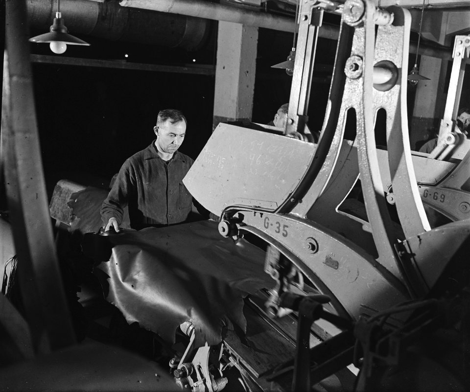 Het leer op de glansstootmachine, Bestanddeelnr 900-0400