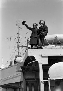 Het Nederlandse fregat Hr. Ms. 'Johan Maurits van Nassau' in Habour, Bestanddeelnr 902-2207