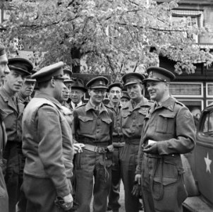 Het Militair Gezag op de Veluwe De chef-staf van het MG, Generaal mr HJ Kr, Bestanddeelnr 900-2816