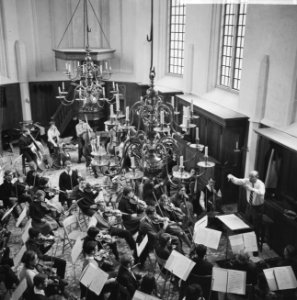 Het Nederlands Studenten Orkest zal drie weken repeteren in de bekende Ruïne ker, Bestanddeelnr 915-9107