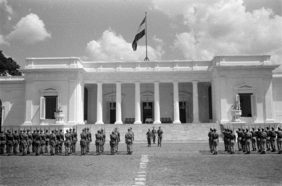 Het paleis (woonhuis) van landvoogd H.J. van Mook aan het Koningsplein-Noord te , Bestanddeelnr 78-4-6