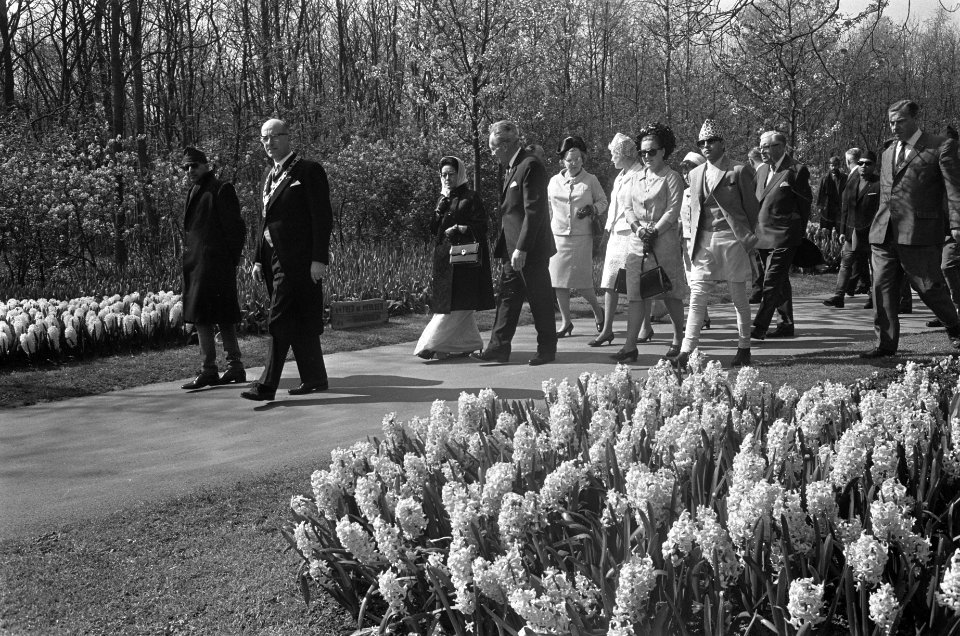 Het Nepalese koningspaar, koning Mahendra en koningin Ratna, op staatsbezoek in , Bestanddeelnr 920-2713