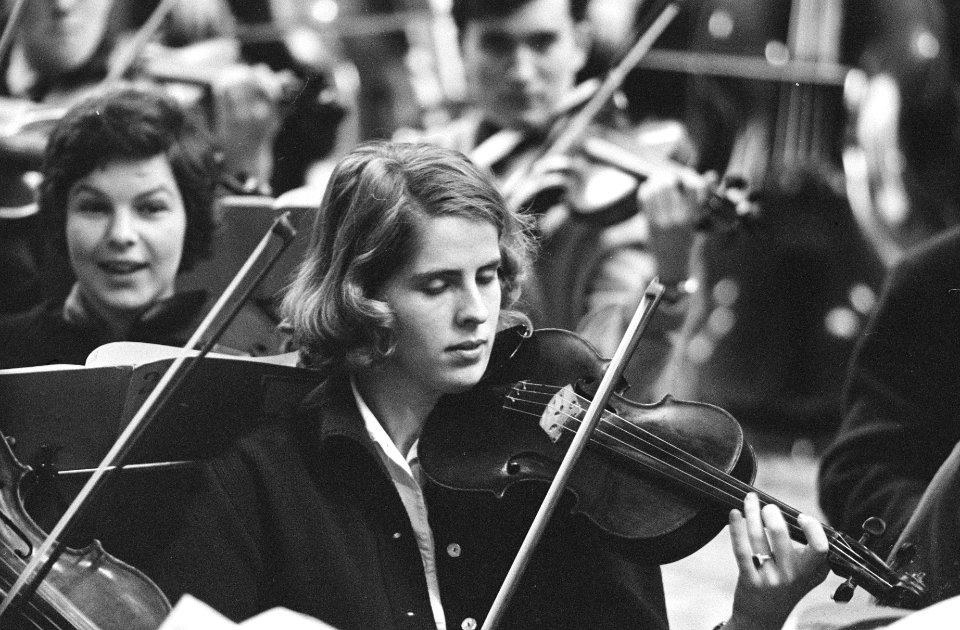 Het Nederlands Studenten Orkest zal drie weken repeteren in de bekende Ruïne ker, Bestanddeelnr 915-9112