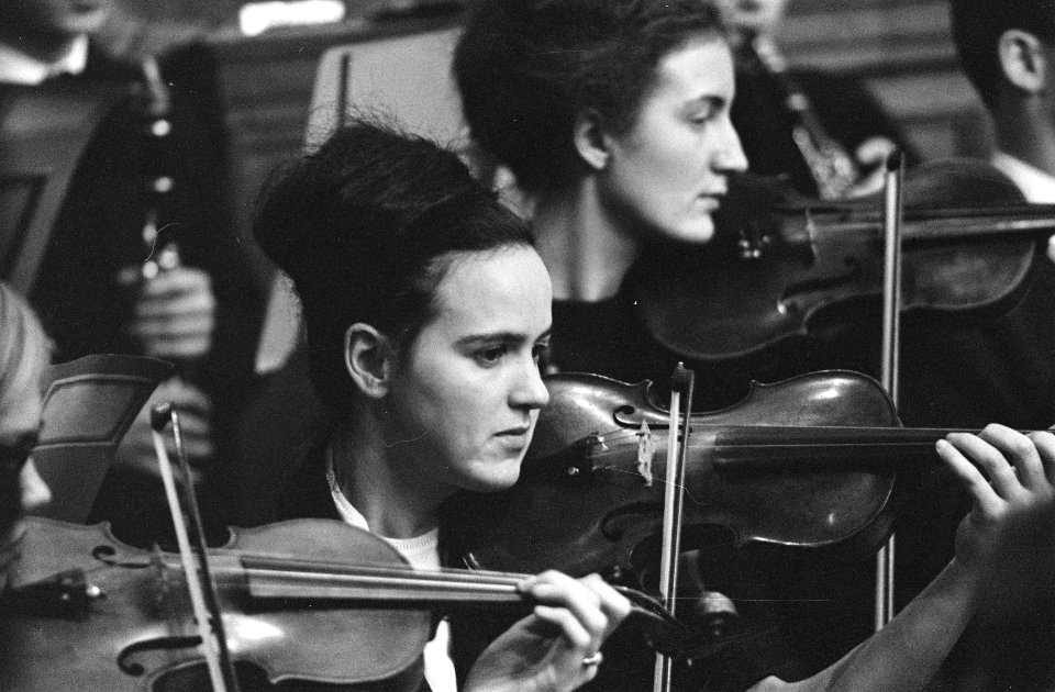 Het Nederlands Studenten Orkest zal drie weken repeteren in de bekende Ruïne ker, Bestanddeelnr 915-9109