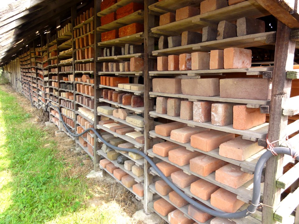 Heteren Rijksmonument 521808 zuidelijke droogschuur met stenen steenfabriek Randwijk