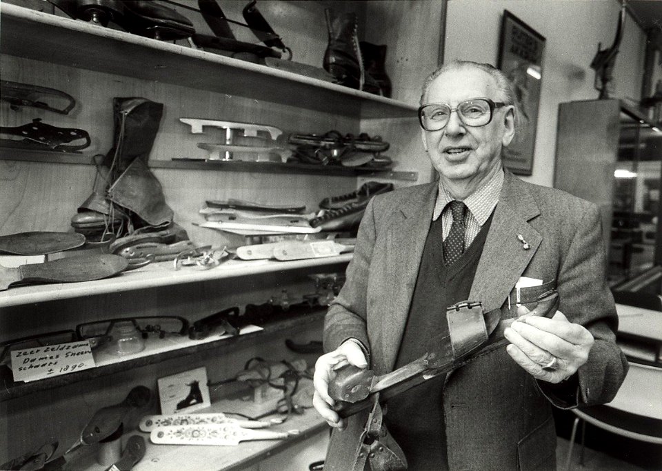 Het Schaatsenmuseum van Dhr. Fries van der Wal. Aangekocht in 1991 van United Photos de Boer bv. - Negatiefnummer 33389 k 3