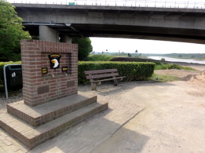 Heteren (Overbetuwe) Airborne monument bij Rijnbrug