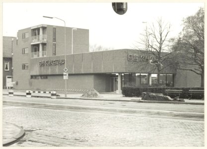 Het pand van supermarkt De Kijkgrijp, nu Dekamarkt op de hoek van de Rijksstraatweg en de Planetenlaan. NL-HlmNHA 54004830