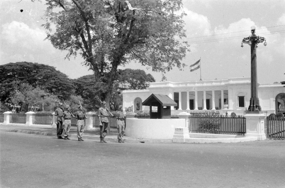 Het paleis (woonhuis) van landvoogd H.J. van Mook aan het Koningsplein-Noord te , Bestanddeelnr 78-2-1