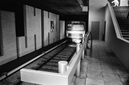 Het perron en de metrotrein, Bestanddeelnr 928-1138