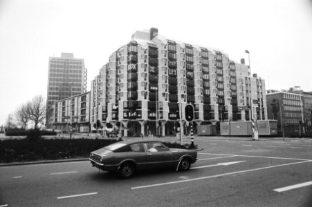 Het pand met de 85 luxe appartementen op de kruising Coolsingel en Westblaak in , Bestanddeelnr 931-2951