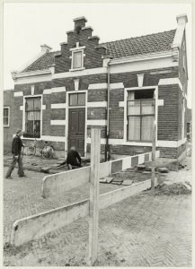 Het wegloophuis aan de Haarlemmerliedestraat. Het huis was een opvangcentrum voor mislukte huwelijken (geweld). NL-HlmNHA 54011530