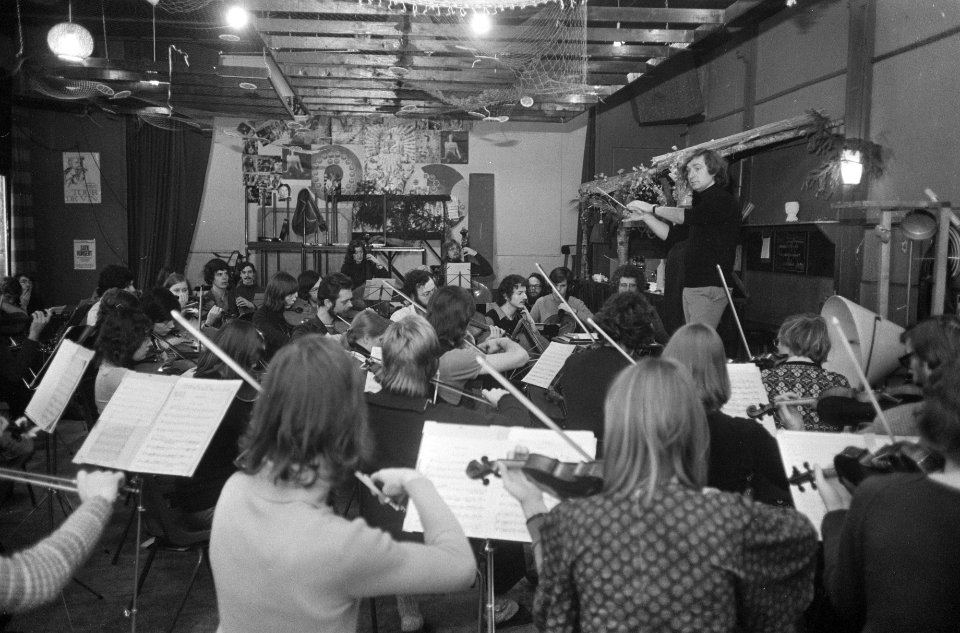 Het orkest tijdens de repetitie, Bestanddeelnr 926-9300